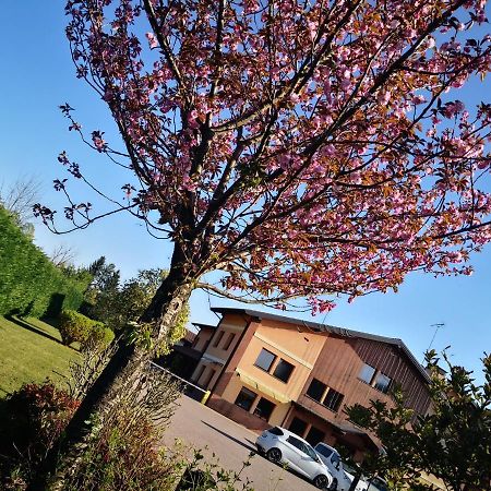 Orange Motel Vergiate Eksteriør bilde