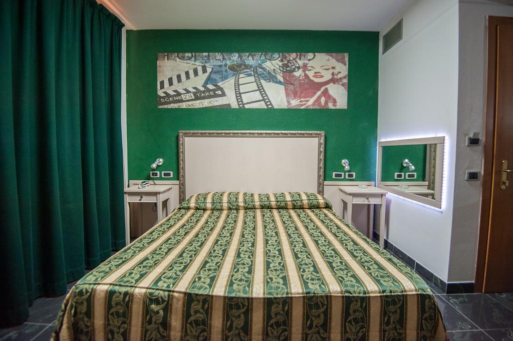 Orange Motel Vergiate Eksteriør bilde