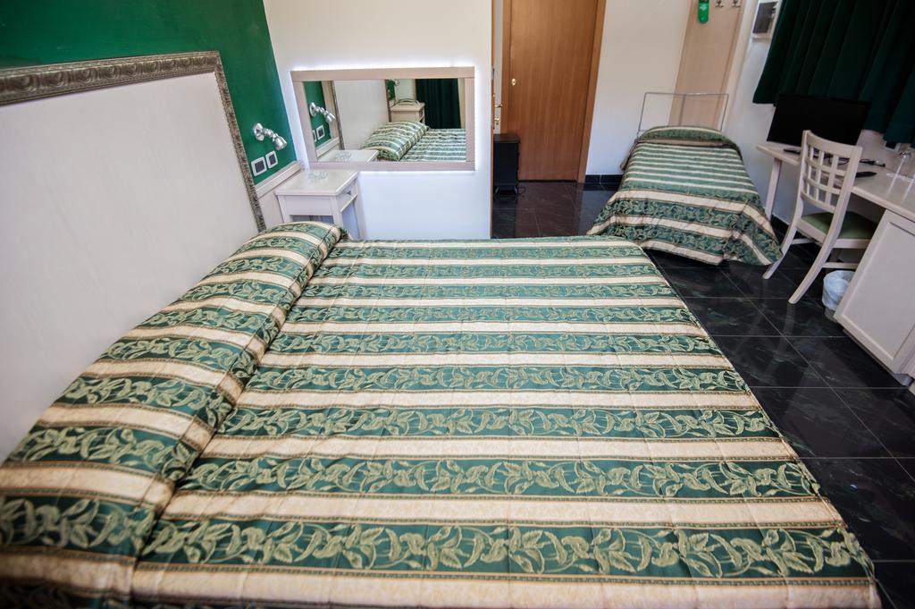 Orange Motel Vergiate Eksteriør bilde