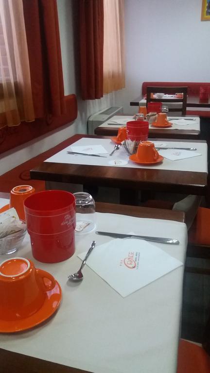 Orange Motel Vergiate Eksteriør bilde