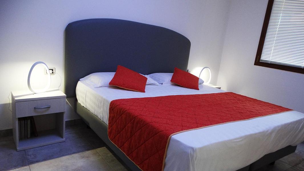Orange Motel Vergiate Eksteriør bilde