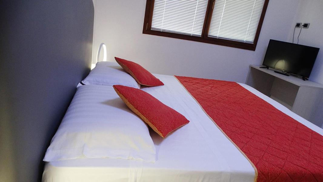 Orange Motel Vergiate Eksteriør bilde