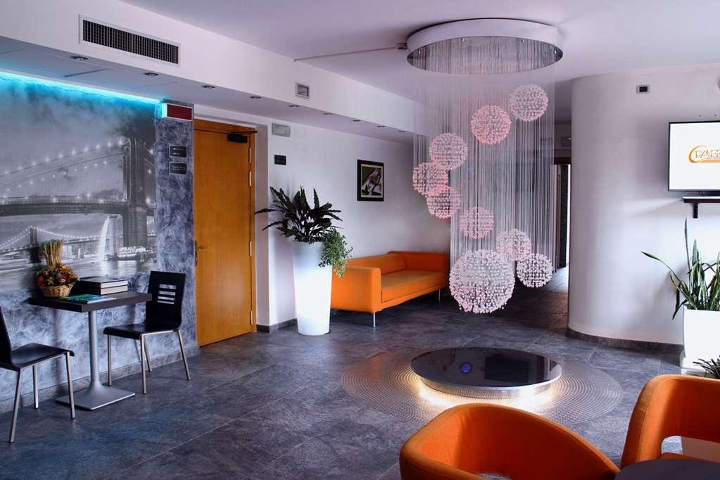 Orange Motel Vergiate Restaurant bilde
