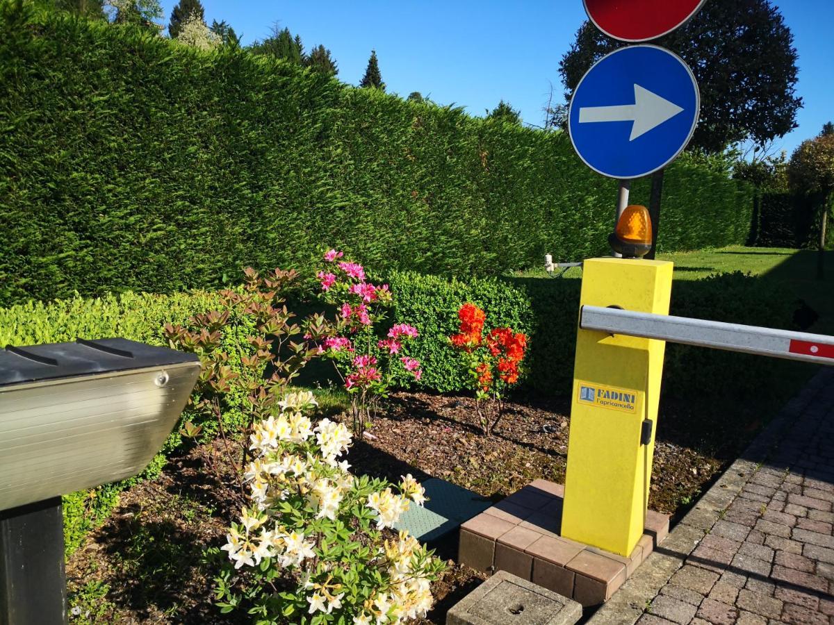 Orange Motel Vergiate Eksteriør bilde